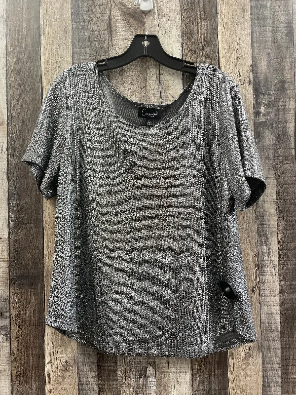 Top Short Sleeve By Connected Apparel In Silver, Size: Xl