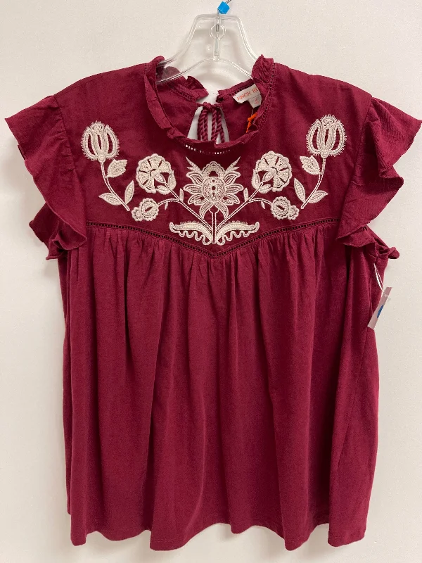 Top Short Sleeve By Knox Rose In Red, Size: M