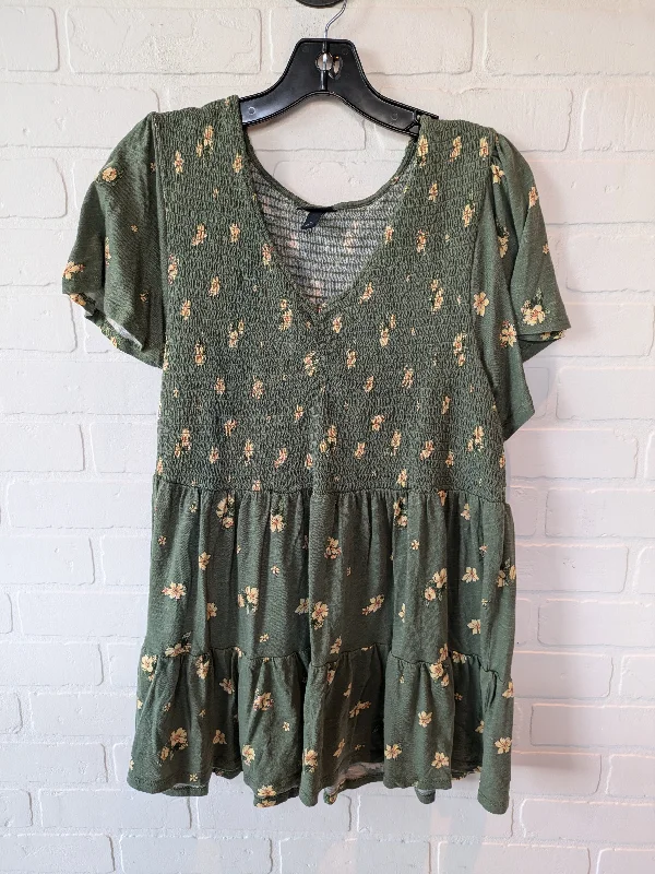 Top Short Sleeve By Torrid In Green & Yellow, Size: 3x